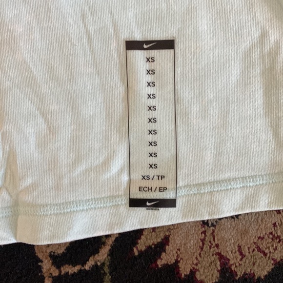 🌻SALE🌻 Nike crop  top - Picture 5 of 11